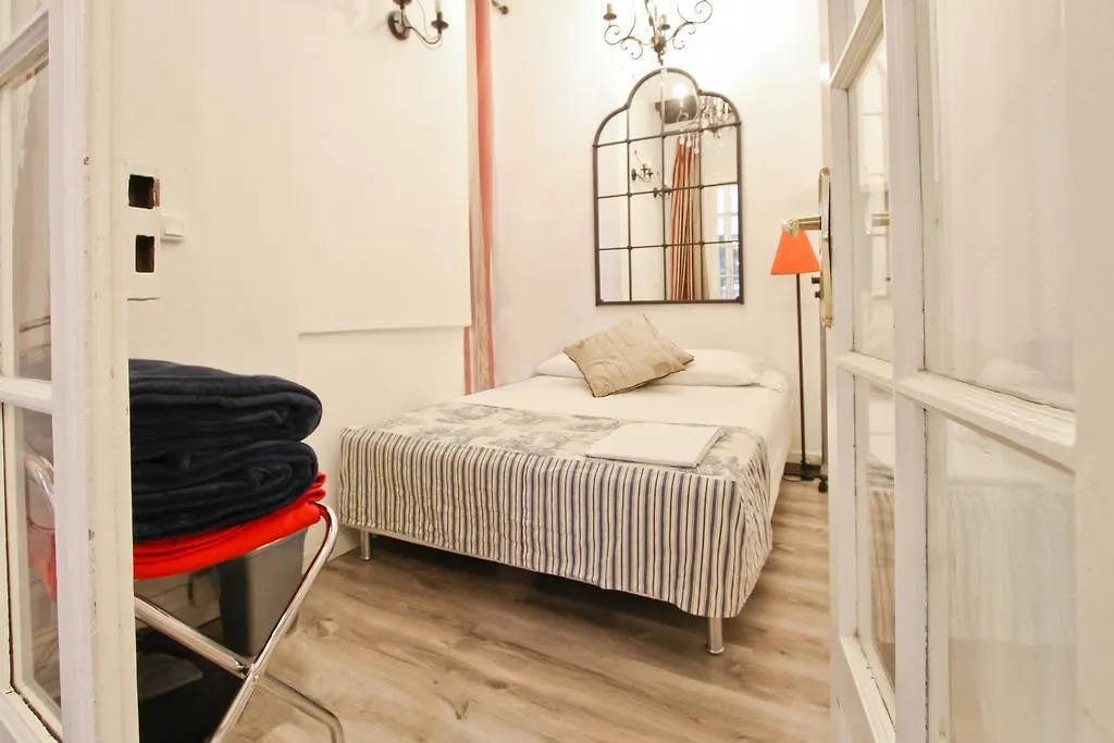 Fleur De Lys One Bedroom Apartment * Paris