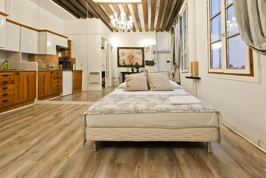 Fleur De Lys One Bedroom Apartment