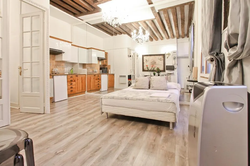 Fleur De Lys One Bedroom Apartment